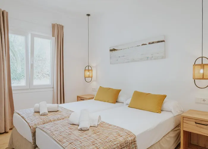 Santo Tomas - Evita Es Migjorn Gran